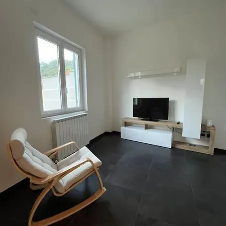In Casa Bifamiliare Con Giardino Appartement