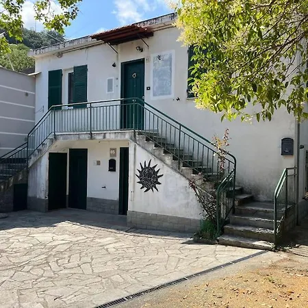 Apartment In Casa Bifamiliare Con Giardino