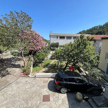In Casa Bifamiliare Con Giardino Apartment Celle Ligure