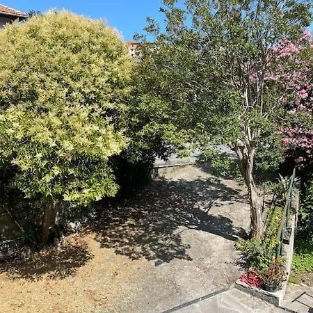 Apartment In Casa Bifamiliare Con Giardino *
