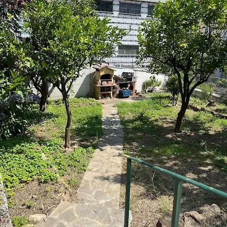 Apartment In Casa Bifamiliare Con Giardino