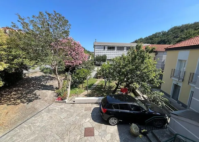 In Casa Bifamiliare Con Giardino Apartment Celle Ligure