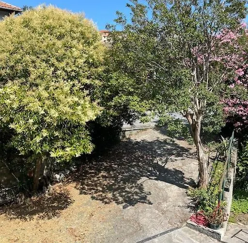 Apartment In Casa Bifamiliare Con Giardino *