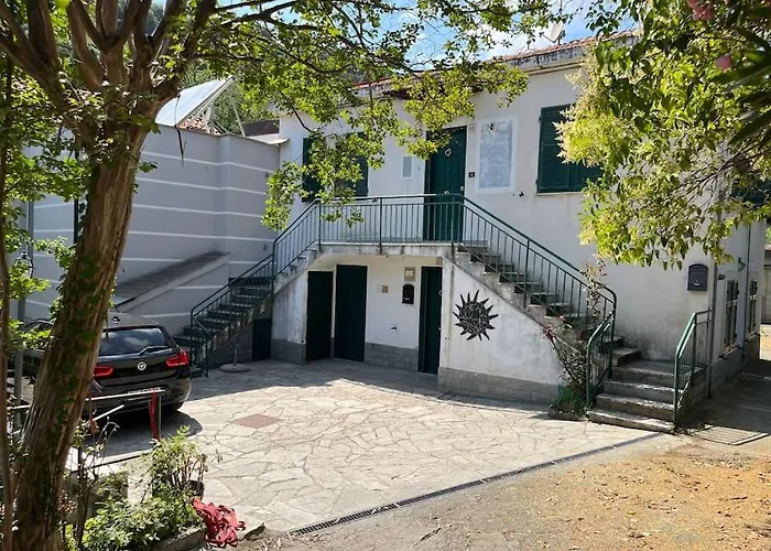 Apartment In Casa Bifamiliare Con Giardino *