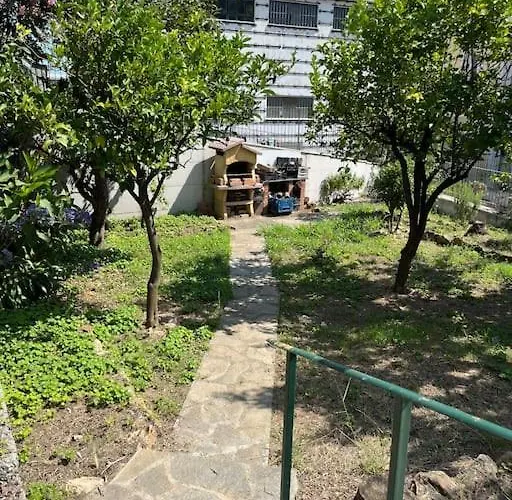 Apartment In Casa Bifamiliare Con Giardino