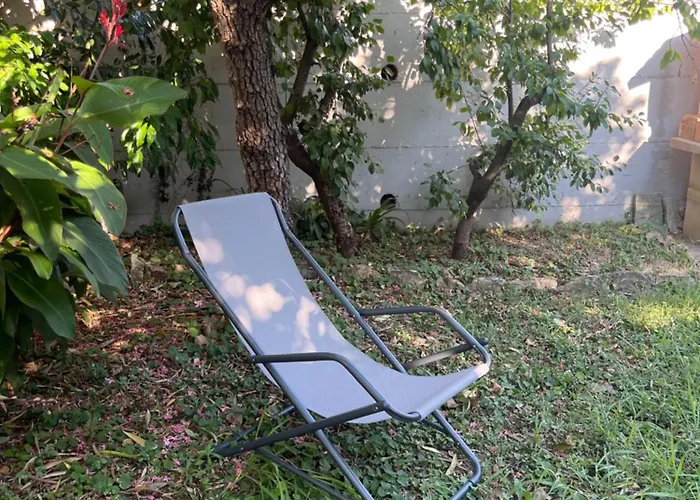 In Casa Bifamiliare Con Giardino *
